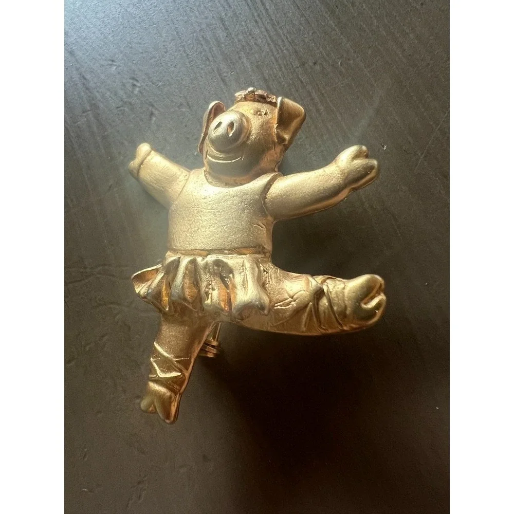 Vintage Pig Ballerina Brooch Gold Ballet Pin Signed DP 90s Whimsical Novelty - Picture 5 of 7
